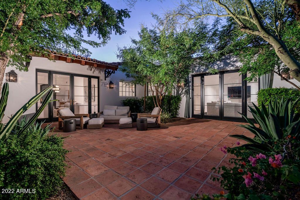 Image 35 of property listing at 6723 N DESERT FAIRWAYS Drive, Paradise Valley, AZ 85253