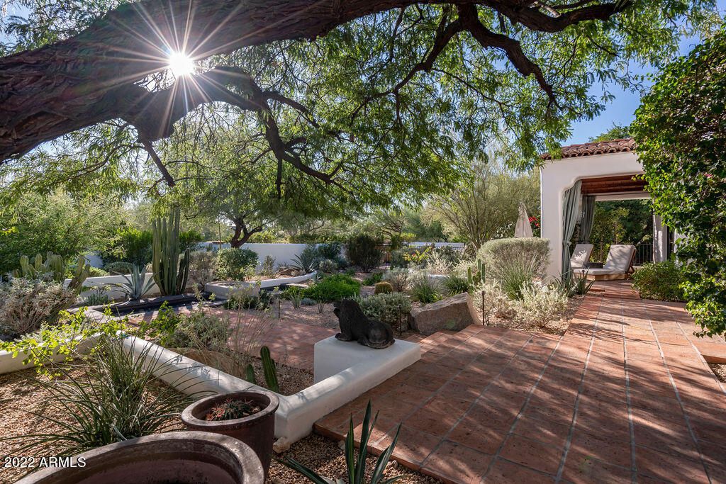 Image 39 of property listing at 6723 N DESERT FAIRWAYS Drive, Paradise Valley, AZ 85253