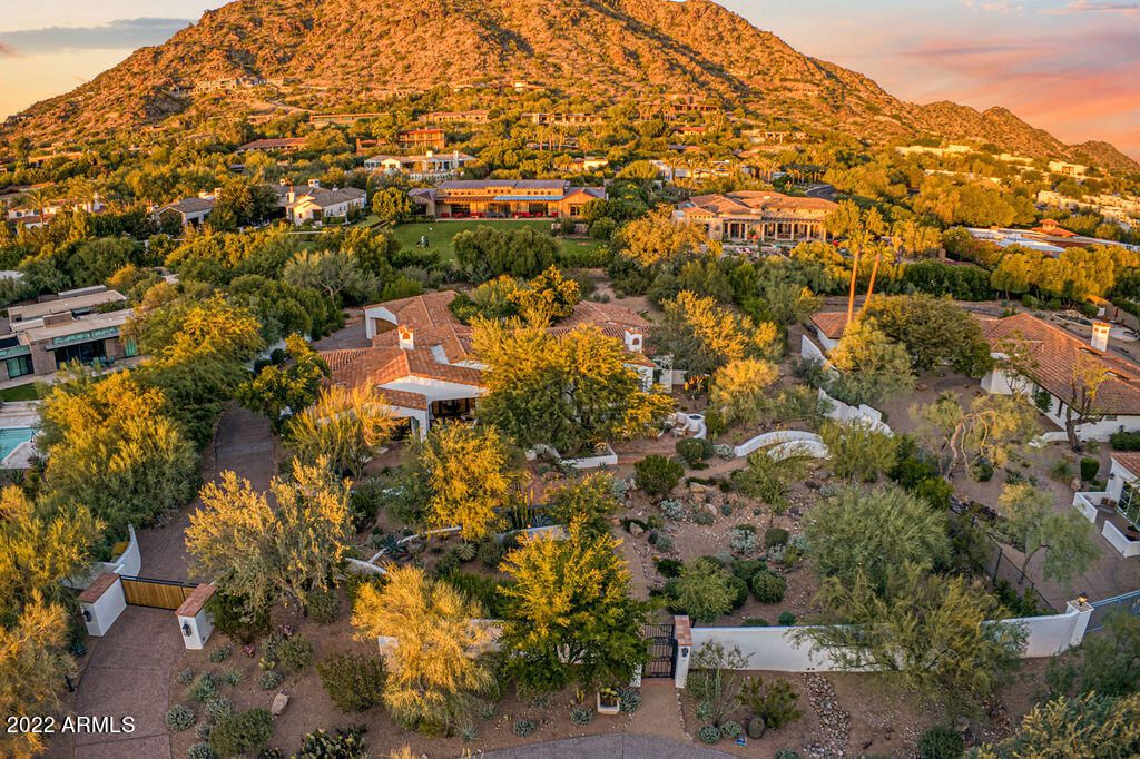 Image 45 of property listing at 6723 N DESERT FAIRWAYS Drive, Paradise Valley, AZ 85253