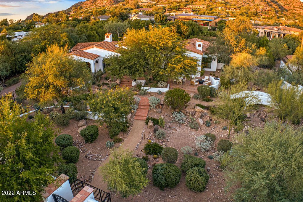 Image 46 of property listing at 6723 N DESERT FAIRWAYS Drive, Paradise Valley, AZ 85253