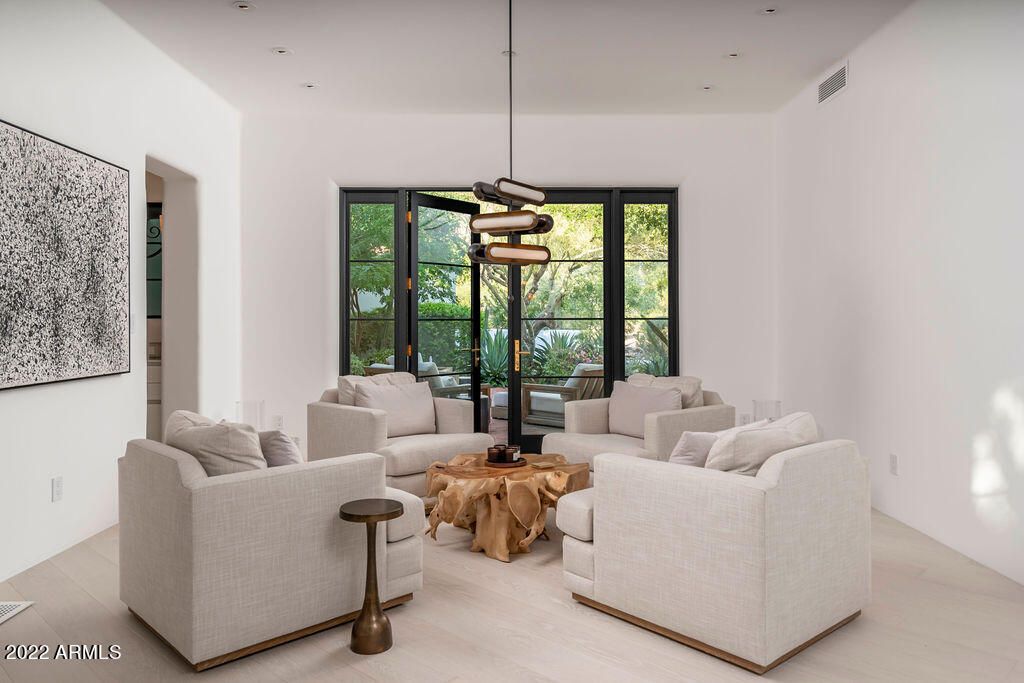 Image 6 of property listing at 6723 N DESERT FAIRWAYS Drive, Paradise Valley, AZ 85253