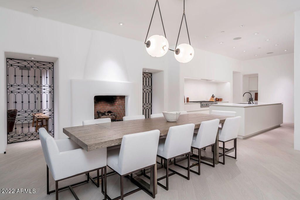 Image 9 of property listing at 6723 N DESERT FAIRWAYS Drive, Paradise Valley, AZ 85253