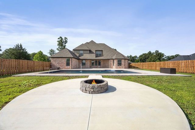 14209 Cayenne Circle, Siloam Springs, AR 72761