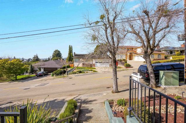 18286 Center St, Castro Valley, CA 94546