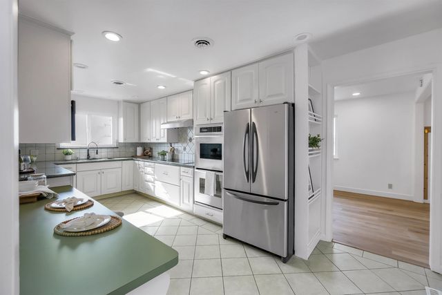 18286 Center St, Castro Valley, CA 94546