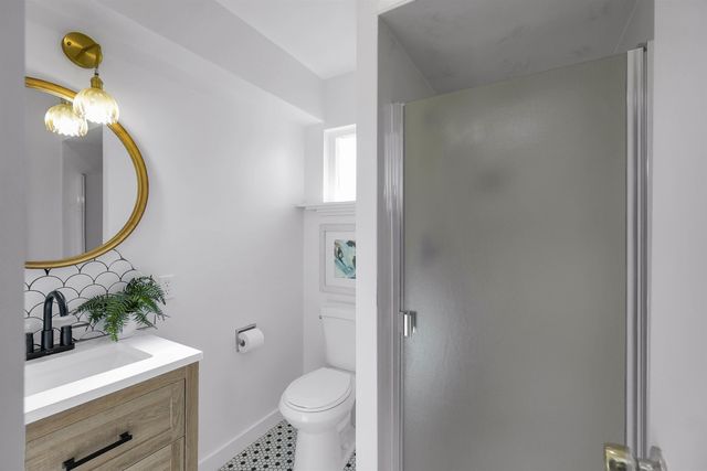 18286 Center St, Castro Valley, CA 94546