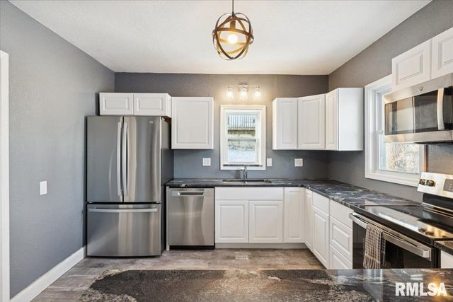 3312 GARFIELD Street, Clinton, IA 52732