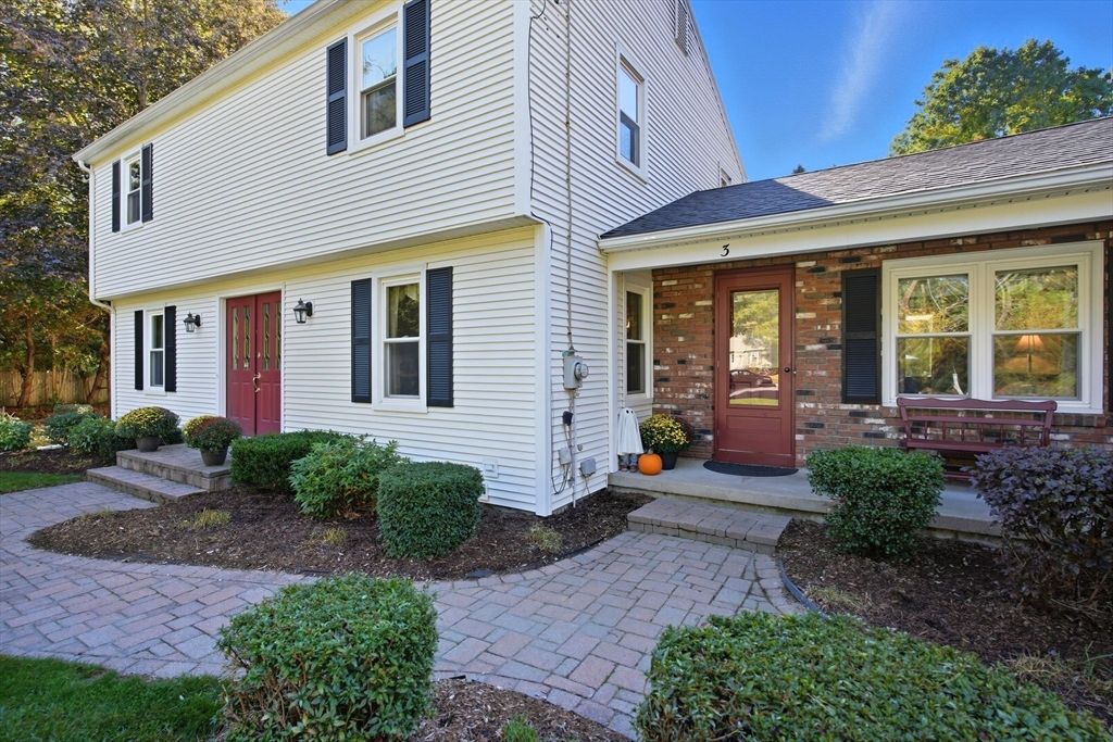 3 Sawmill Dr, Wilbraham, MA 01095