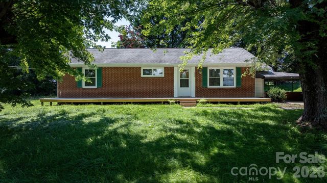296 Pine Mountain Road, Hudson, NC 28638