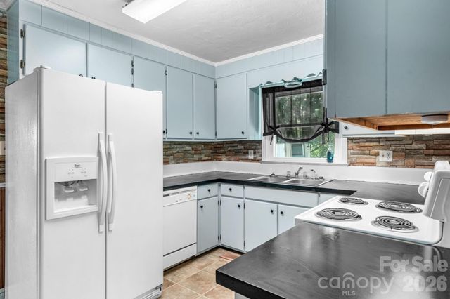 296 Pine Mountain Road, Hudson, NC 28638
