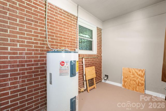 296 Pine Mountain Road, Hudson, NC 28638