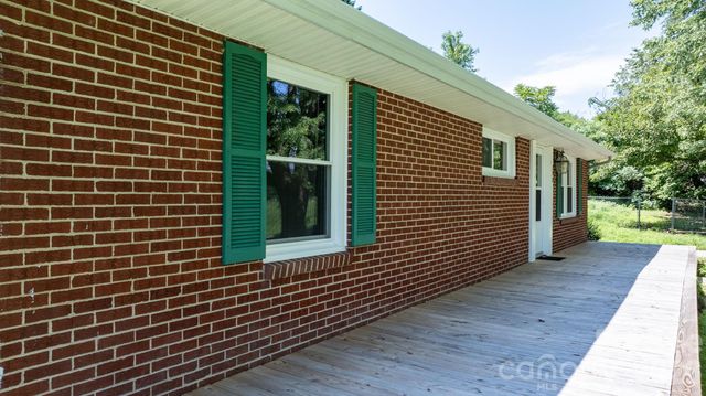 296 Pine Mountain Road, Hudson, NC 28638