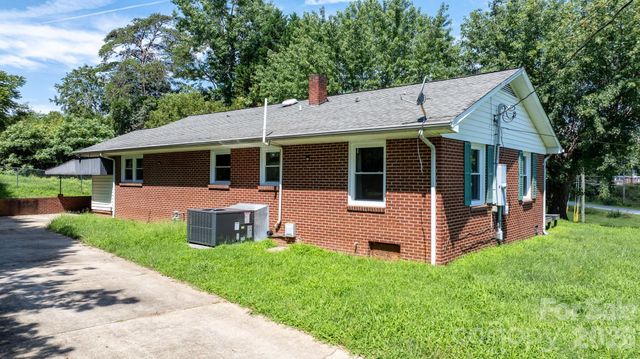 296 Pine Mountain Road, Hudson, NC 28638