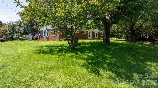 296 Pine Mountain Road, Hudson, NC 28638