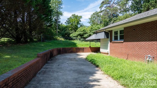 296 Pine Mountain Road, Hudson, NC 28638