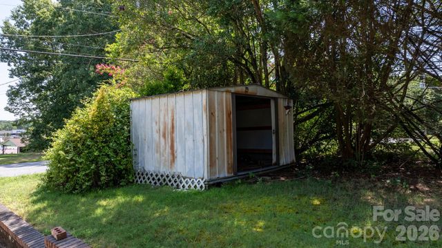 296 Pine Mountain Road, Hudson, NC 28638