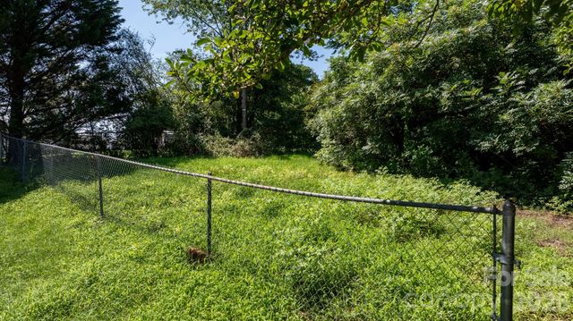 296 Pine Mountain Road, Hudson, NC 28638