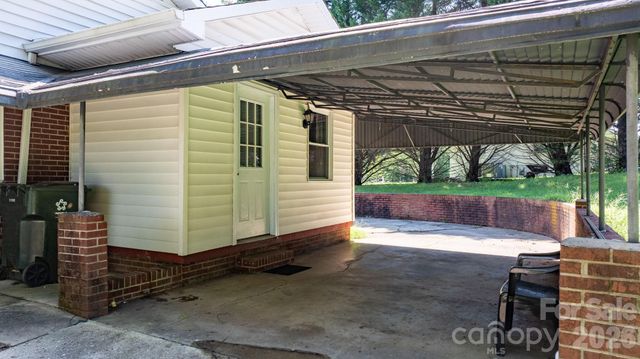296 Pine Mountain Road, Hudson, NC 28638