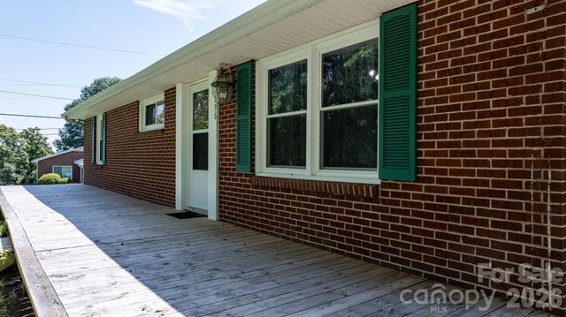 296 Pine Mountain Road, Hudson, NC 28638