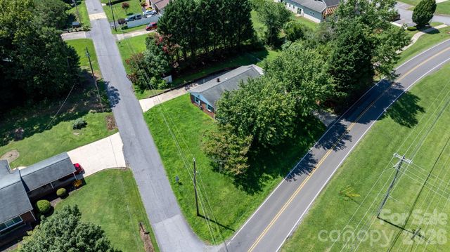 296 Pine Mountain Road, Hudson, NC 28638