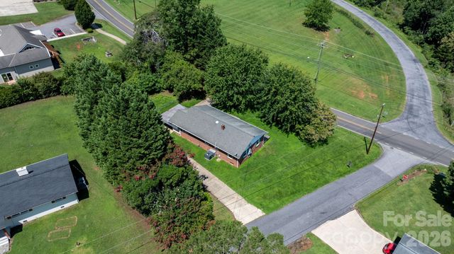 296 Pine Mountain Road, Hudson, NC 28638