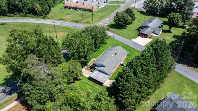 296 Pine Mountain Road, Hudson, NC 28638
