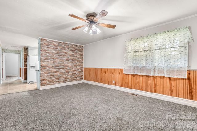 296 Pine Mountain Road, Hudson, NC 28638