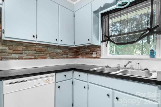 296 Pine Mountain Road, Hudson, NC 28638