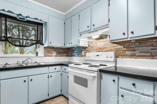 296 Pine Mountain Road, Hudson, NC 28638
