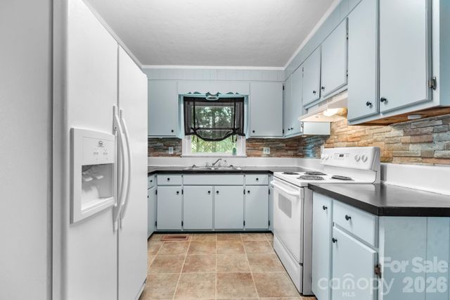 296 Pine Mountain Road, Hudson, NC 28638