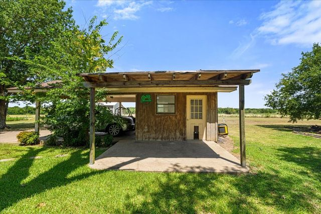 1642 NW County Road 1040, Corsicana, TX 75110