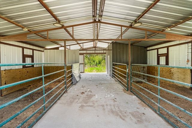 1642 NW County Road 1040, Corsicana, TX 75110
