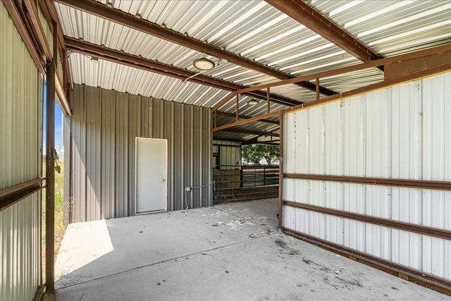 1642 NW County Road 1040, Corsicana, TX 75110