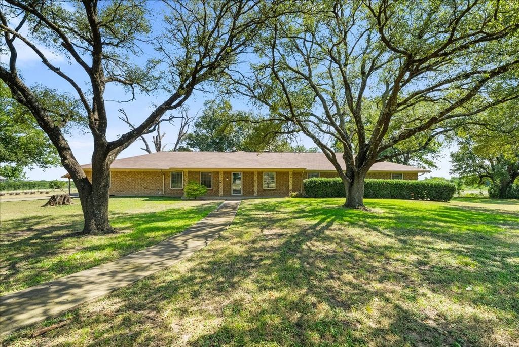 1642 NW County Road 1040, Corsicana, TX 75110