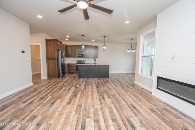 7012 RTE M, Jefferson City, MO 65101