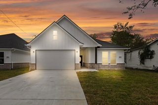 1815 N 19th St, Nederland, TX 77627