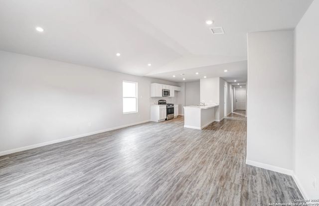 305 Mariposa Circle, Kenedy, TX 78119