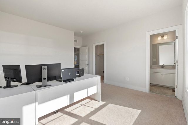 14890 FALCONAIRE PL, Leesburg, VA 20176