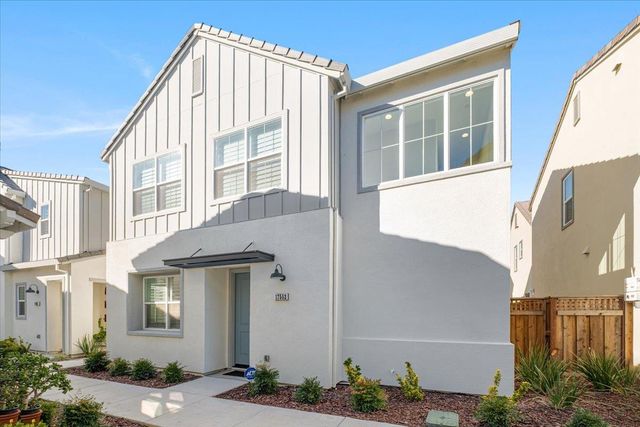 17552 Morning View Dr, Lathrop, CA 95330