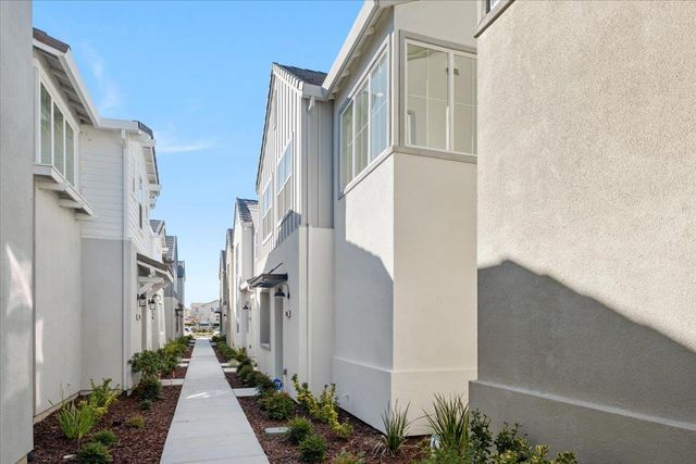 17552 Morning View Dr, Lathrop, CA 95330