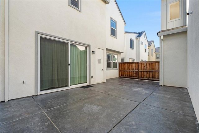 17552 Morning View Dr, Lathrop, CA 95330