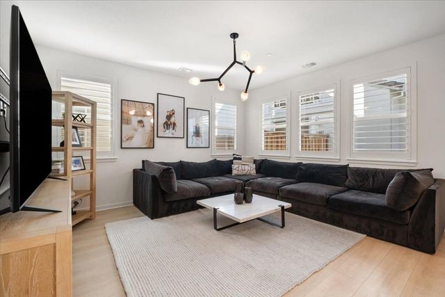 17552 Morning View Dr, Lathrop, CA 95330