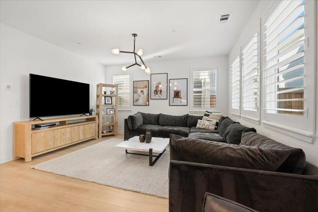 17552 Morning View Dr, Lathrop, CA 95330