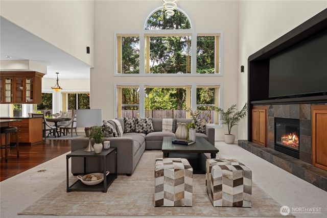 810 195th Avenue E, Lake Tapps, WA 98391