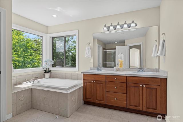 810 195th Avenue E, Lake Tapps, WA 98391