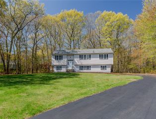 136 Hope Hill Terrace, Cranston, RI 02921