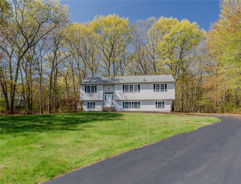 136 Hope Hill Terrace, Cranston, RI 02921