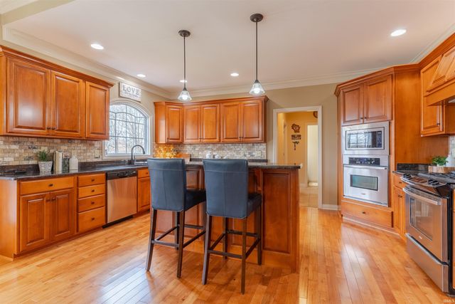 6177 Pembrooke Drive, Newburgh, IN 47630