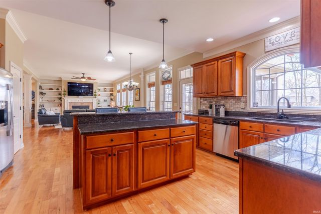 6177 Pembrooke Drive, Newburgh, IN 47630