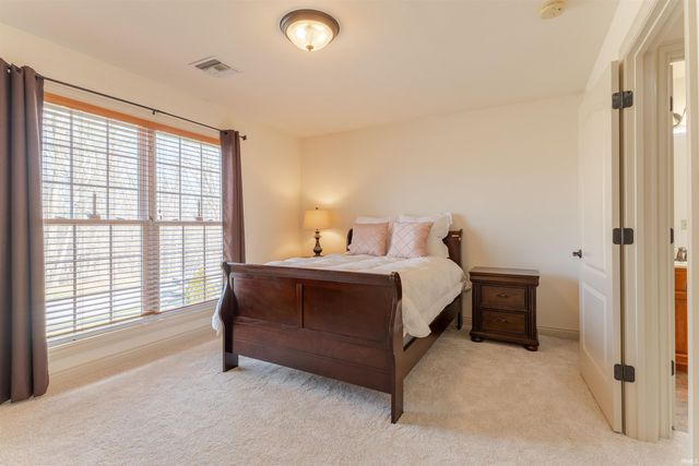 6177 Pembrooke Drive, Newburgh, IN 47630